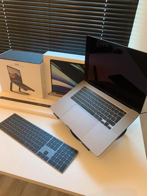 Macbook Pro 16-Inch 2019 i7 32 GB512GB met accessoires