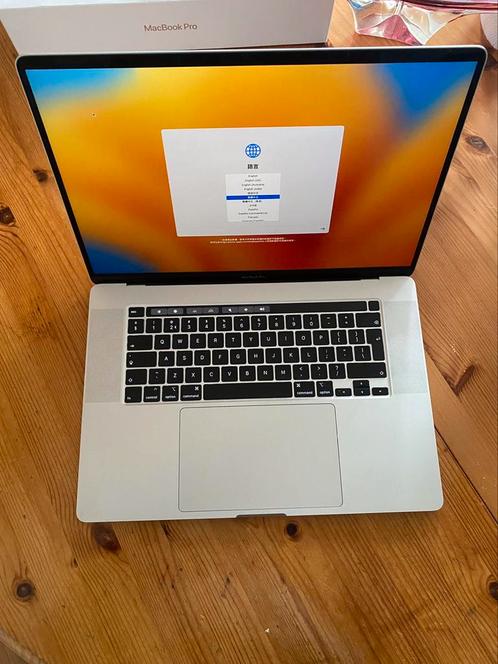 MacBook Pro 16 inch (2020) 2.6 GHz i7, 16GB, 512GB SSD