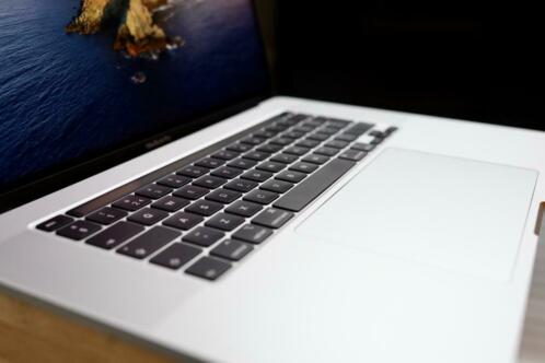 MacBook Pro 16 inch  2.6 GHz 6-core i7  16GB  1 TB  2020