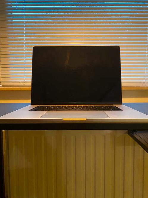 MacBook Pro 16 inch  M1  1TB SSD