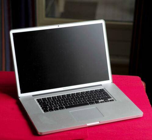 Macbook Pro - 17 034
