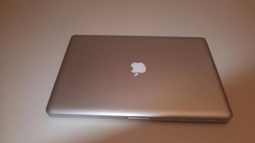 MacBook Pro 2010, 17 inch, 4GB, CD-rom speler, 3x USB poort