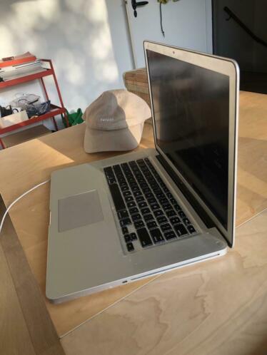 MacBook Pro 2011    ( 15 inch )