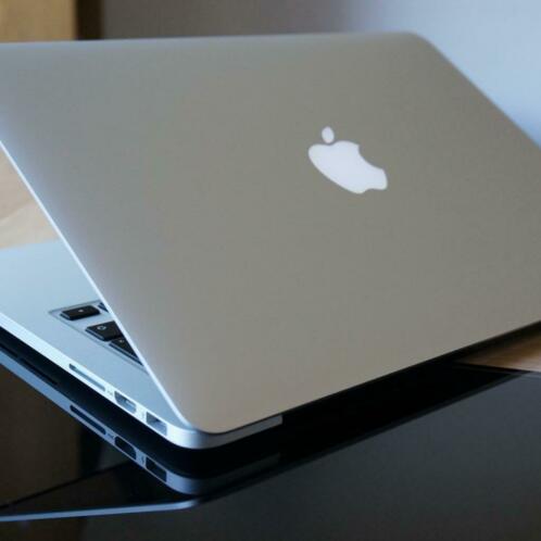 Macbook Pro 2015 13 Inch met oplader Moet vandaag nog weg 