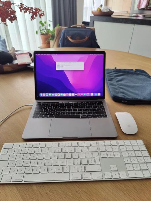 Macbook Pro 2016 met magic keyboard en magic mouse