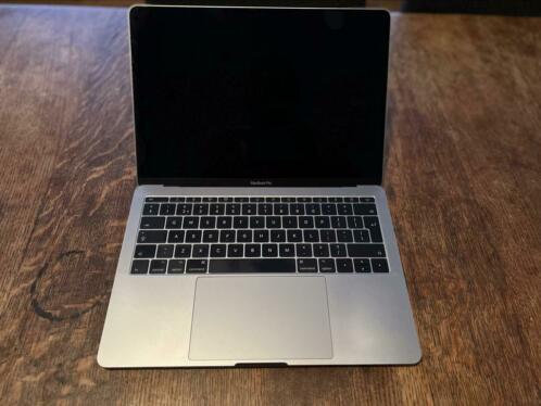 Macbook pro 2017 13  256 gb ssd  16 gb ram  2,3 ghz i5