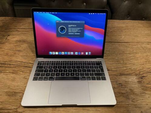 Macbook Pro 2017 13inch incl. magic mouse