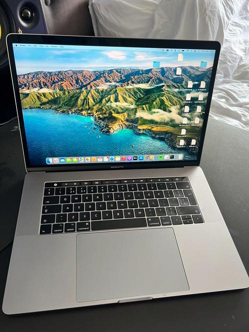 Macbook Pro 2017 15 inch i7 16GB512GB Touchbar