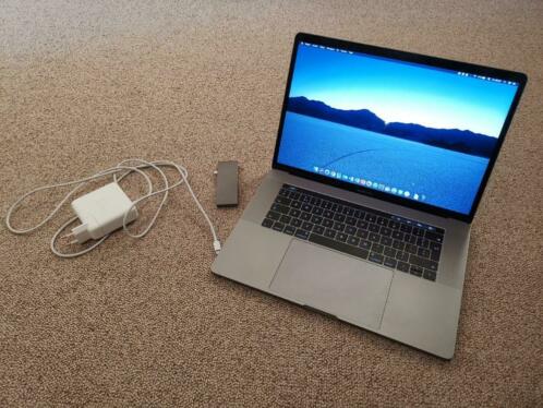 MacBook Pro 2017 256GB i7 16GB Ram