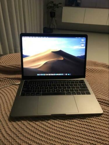 Macbook Pro 2017 touchbar 3.1ghz 8gb 512ssd 1 jaar garantie