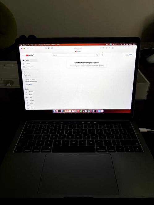 Macbook Pro 2018 13inch  256GB  8GB RAM