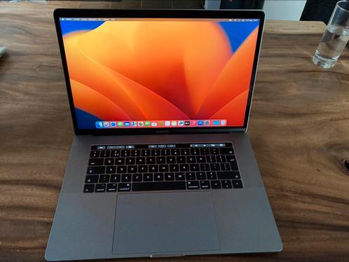 MacBook pro 2018 15,4 inch1TB 2,9ghz touch bar i716 gb