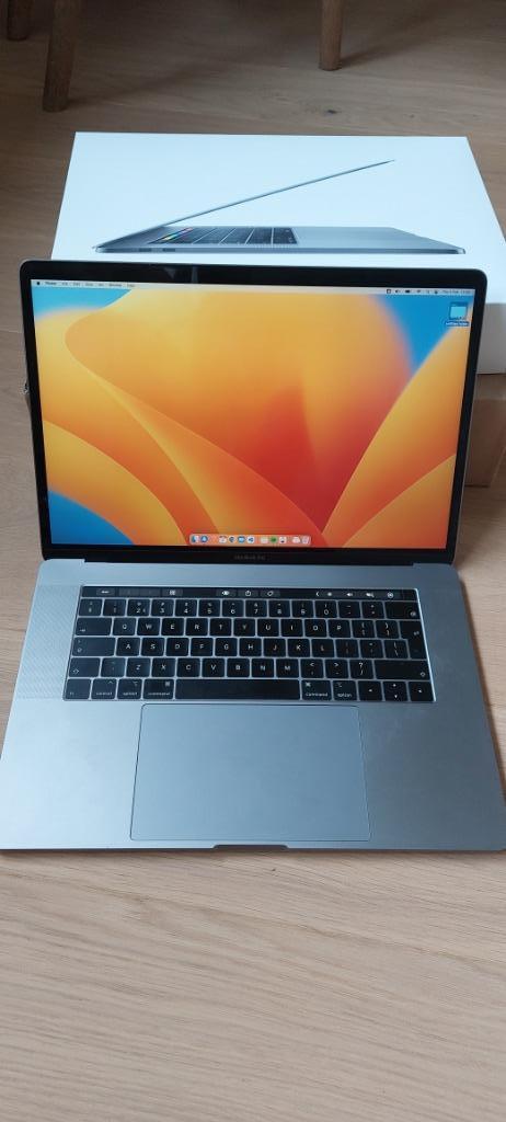 MacBook Pro 2018 15inch i72.6GHz16GB500GB