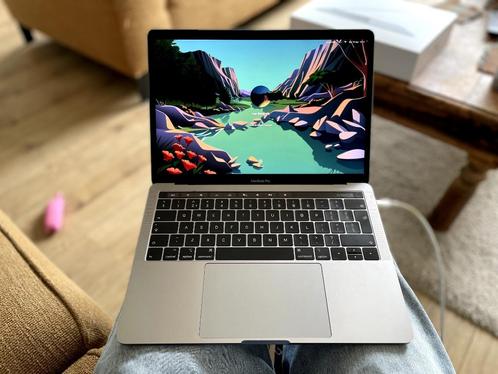 MacBook Pro 2018  i5  8gb  256gb SSD  13 inch Touch Bar