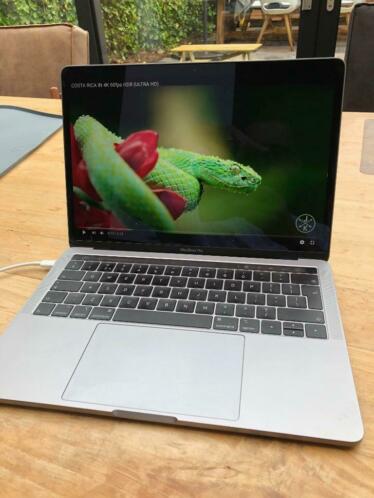 Macbook Pro 2019 13-inch met touchbar  magic mouse