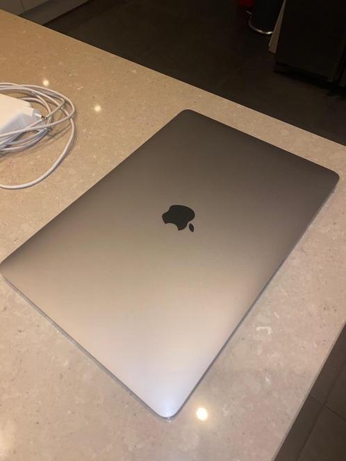 Macbook Pro 2019 13,3 inch 128 GB geheugen 16 GB RAM