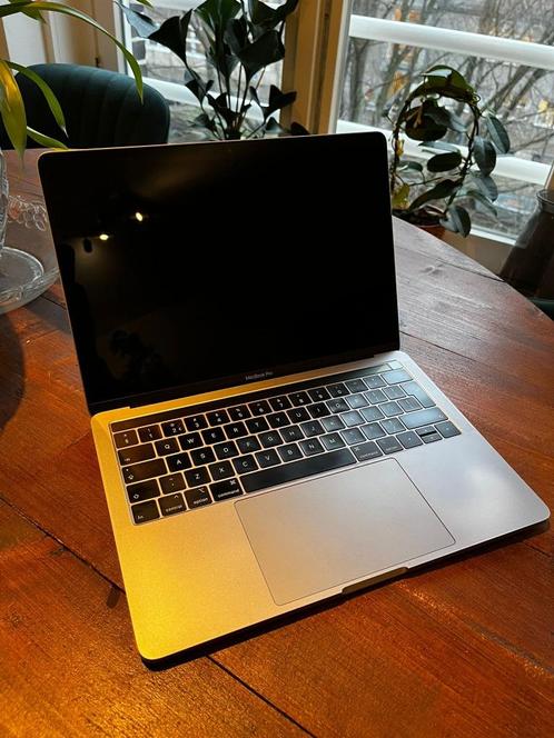 MacBook Pro 2019 - 13inch  Quad-Core Intel Core i5