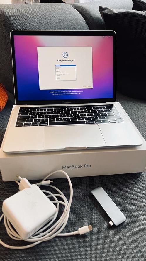Macbook Pro 2019 core i7 13 inch Touchbar  fingerprint ID
