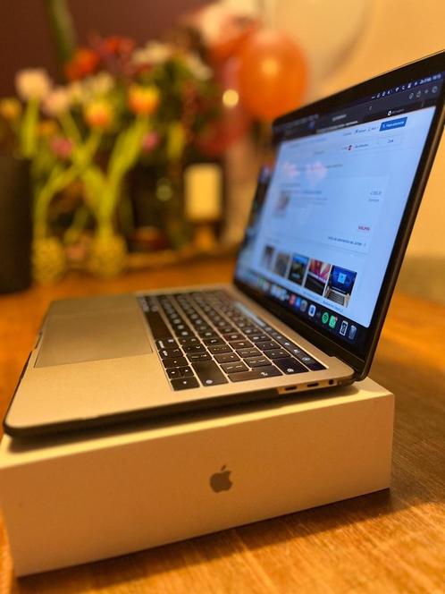MacBook Pro 2019,  i5, Retina Display, Touchbar 13 inch