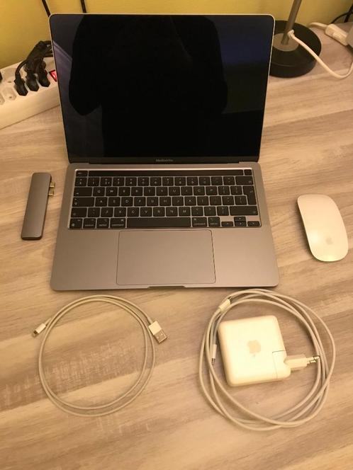 MacBook Pro (2020) M1, 13 inch met USB-C Pro hub en Muis
