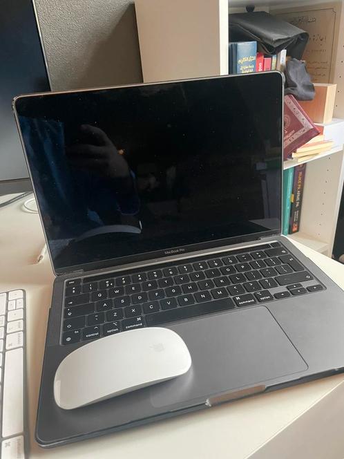Macbook Pro 2020  Magic Keyboard  Magic Mouse