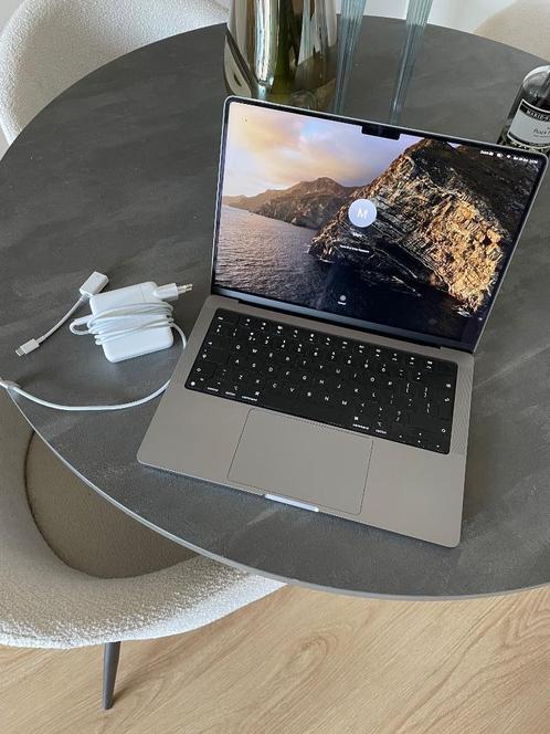MacBook Pro 2021 M1 14 inch 512GB ( charger and adapter)
