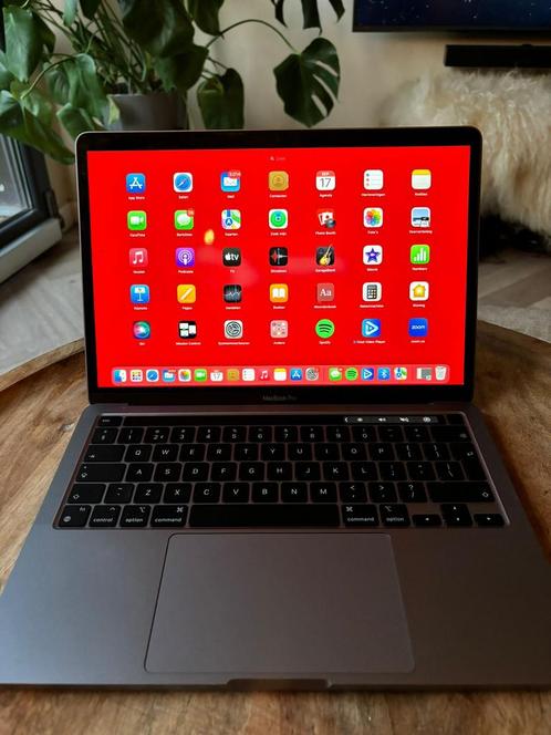 MacBook Pro 2022 m2 13 inch 8 gb