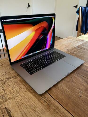 Macbook pro 2,2Ghz 6-core 16GB ram 256GB SSD uit mid 2018