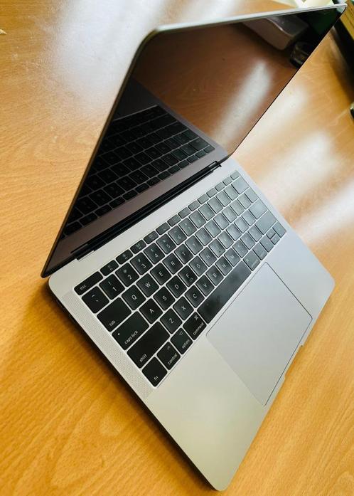 MacBook Pro (4 months used)