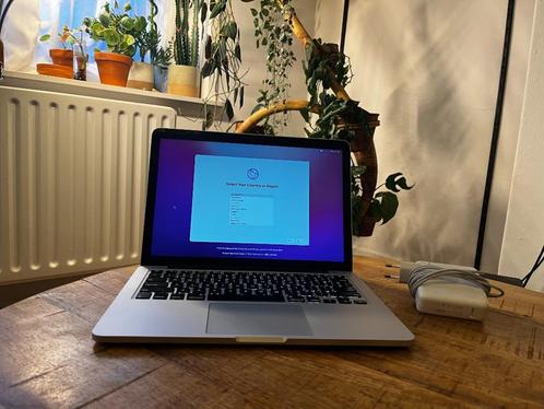 Macbook Pro - Early 2015, 13x27 16GB