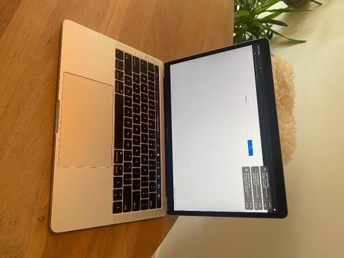 MacBook pro i5 16gb met touchbar