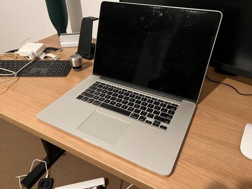 MacBook Pro i7 15-inch, Mid 2015 (16GB RAM, 256 GB SSD)