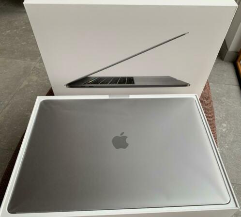 Macbook Pro i7 15,4 Retina 16GB 512GB SSD Touch Bar Touch ID