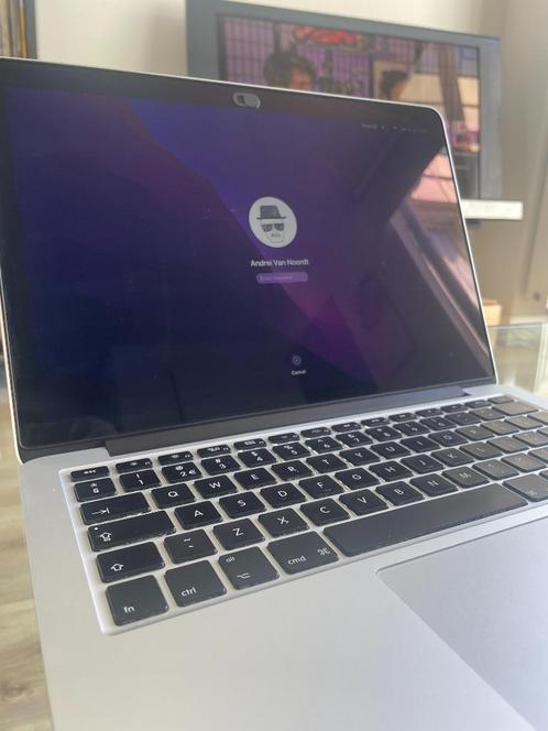 MacBook pro ratina  2015  13inch  258gb  8gb ram
