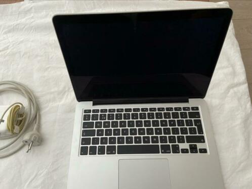 MacBook Pro Retina, 13,3 inch, Early 2015, i5, 8GB, 128 SSD.