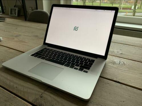 MacBook Pro (Retina, 15-inch, 2,3-GHz, i7) 2014  2 laders