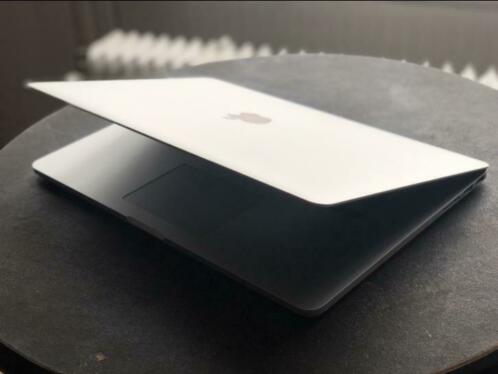 Macbook Pro Retina 15034 met gloednieuwe batterij 