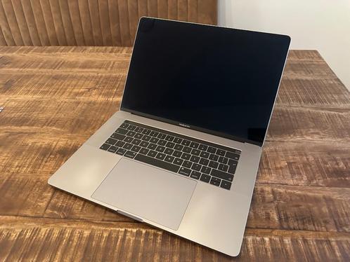 MacBook Pro Retina 15quot 2018 (i7, 16gb, 512gb)