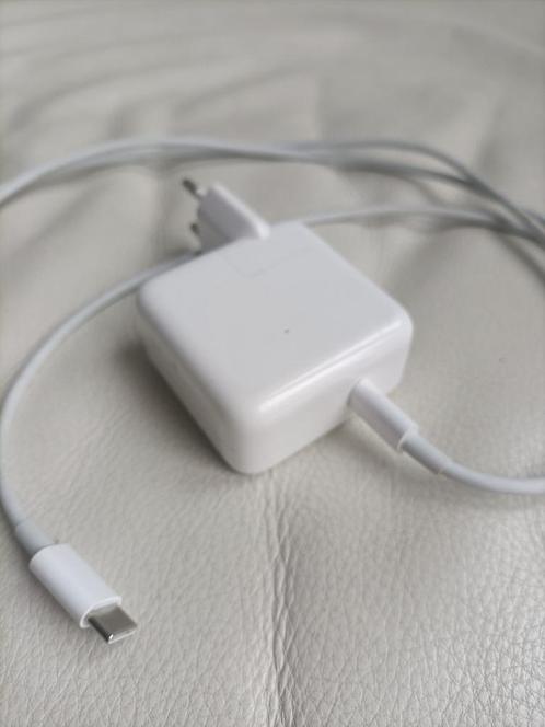 MacBook Pro USB-C power adapter 30W