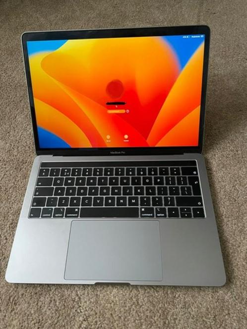 Macbook Pro13 uit 2020, touchbar 512 Gb met Mouse 2