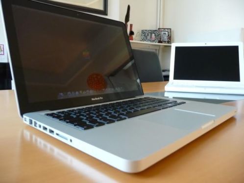Macbook Unibody Aluminium 320GB 7200rpm 4GB RAM OSX yosemite