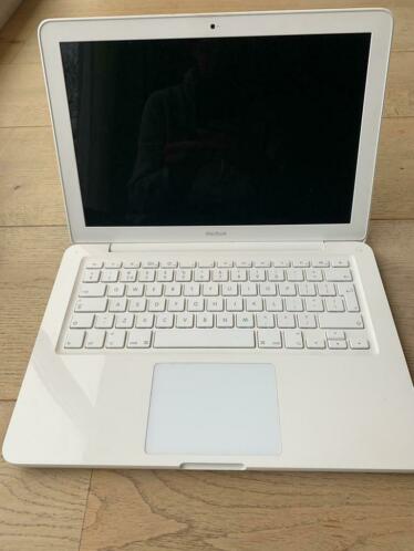 MacBook White 13,3 inch 8gb geheugen  120gb Solid State