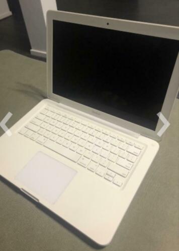Macbook white unibody 13 inch coreduo 2.4