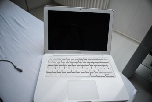 Macbook wit 2.4 core duo 2010 (model laatste witte)