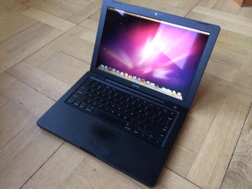 Macbook zwart 2.4 MHz 4gb ram