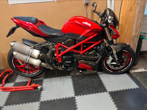 Machtig mooie Ducati 848 streetfighter