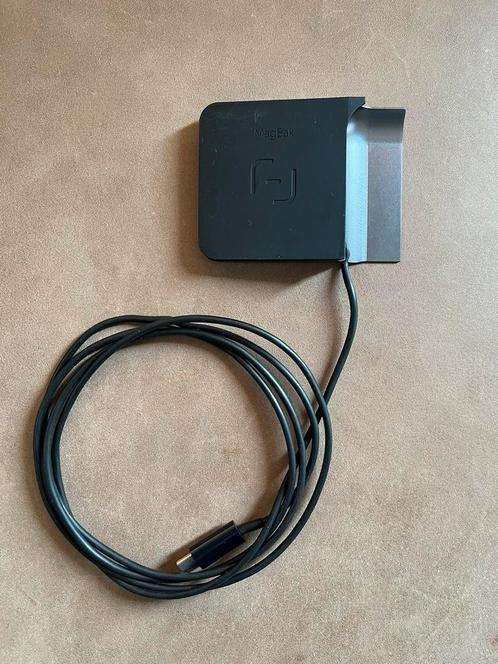 MagBak MagSafe wireless charger voor Tesla Model 3