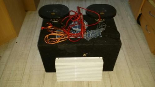 Mangat subwoofer met versterker en speakers bekabeling 