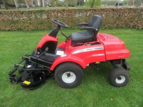 MASSEY FERGUSON zitmaaier (front, ZERO-TURN, 122 draaiuren)