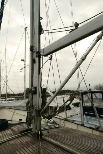 mast met giek en tuigage